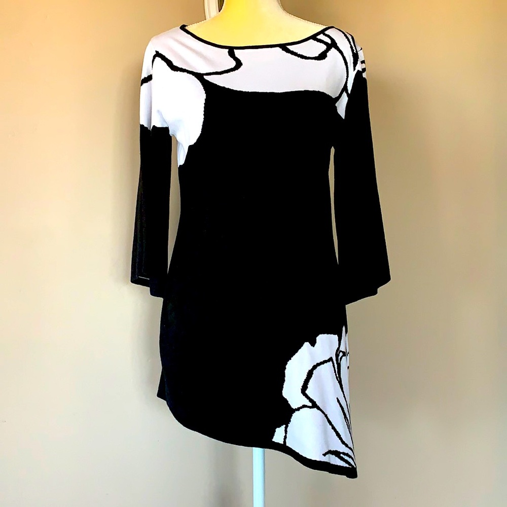 Premise Black and white tunic  Med NWT